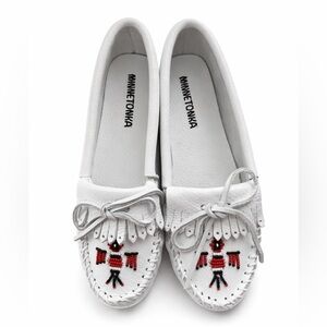 Minnetonka Thunderbird Moc White Beaded Moccasins | 6.5 WW | NIB